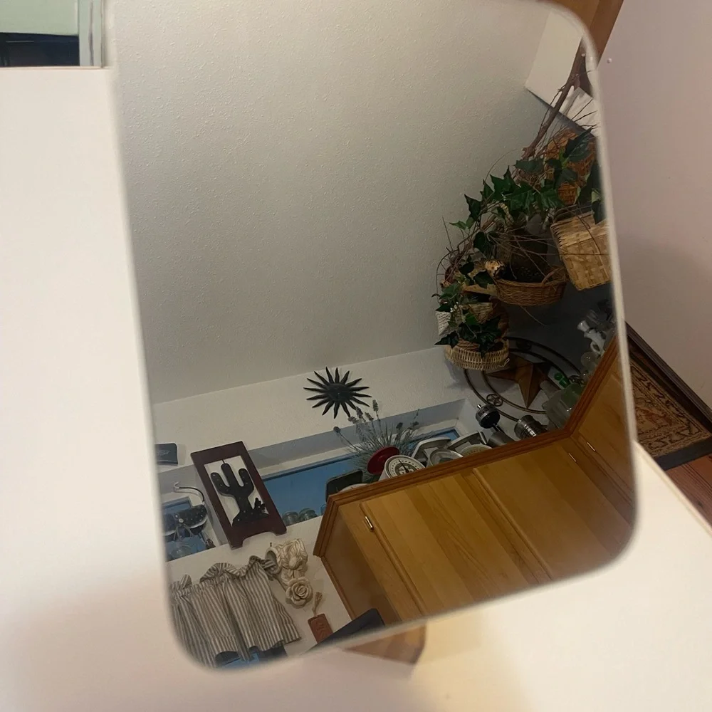 Vanity mirror